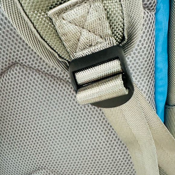 NWOT Advanced Bionics CI Unisex light oliveLogo Shoulder Backpack Naida M90 - Picture 4 of 9